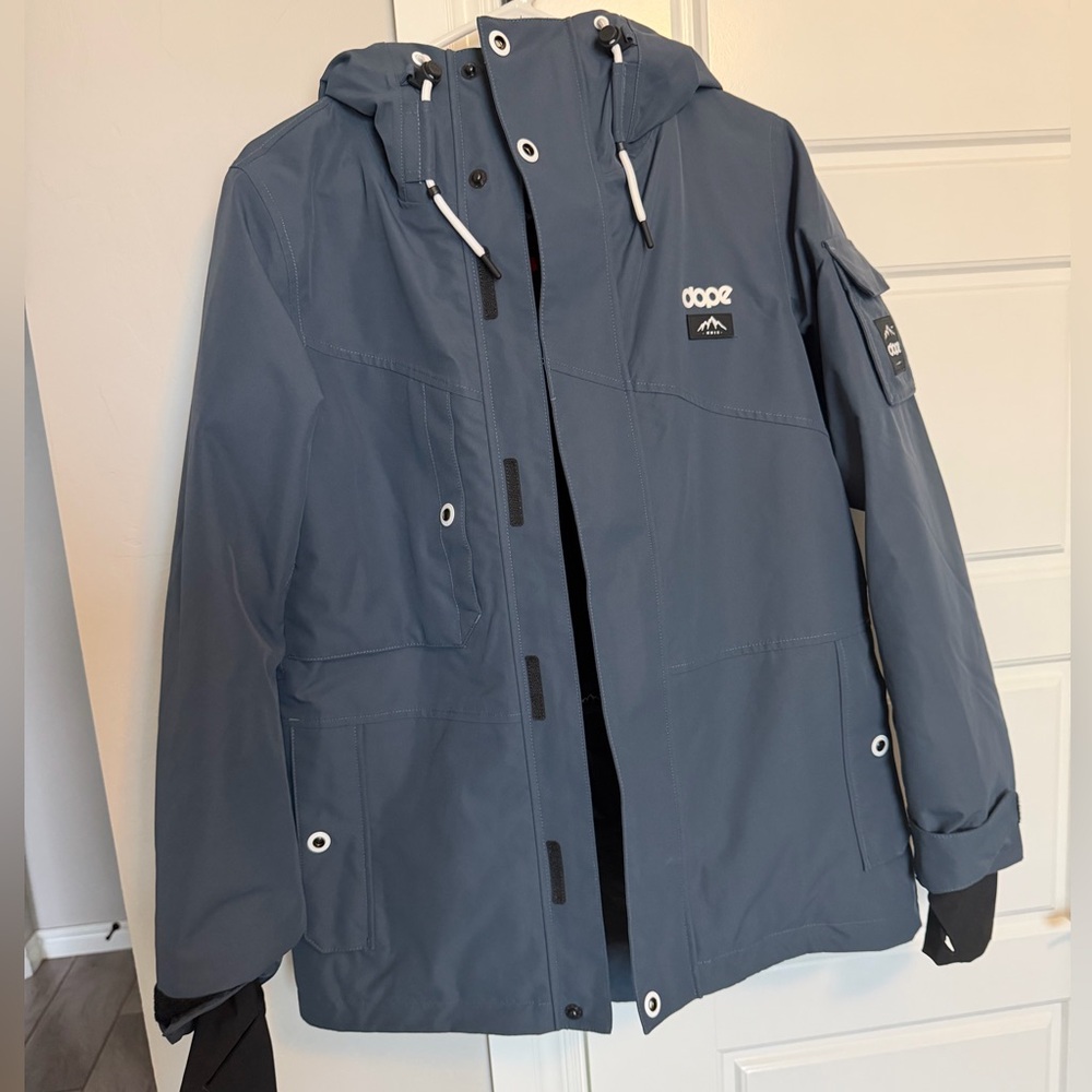DOPE Adept Blue Grey Ski Jacket XS (I’m normally a Women’s Medium!)